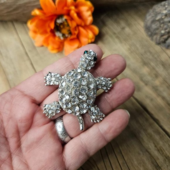 Crystal Avenue - Vintage Rhinestone Crystal Turtle Brooch Pin - Picture 3 of 6